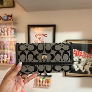 Coach signature long wallet